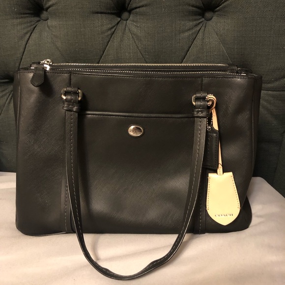 ⭐️Coach Handbag - Picture 1 of 8